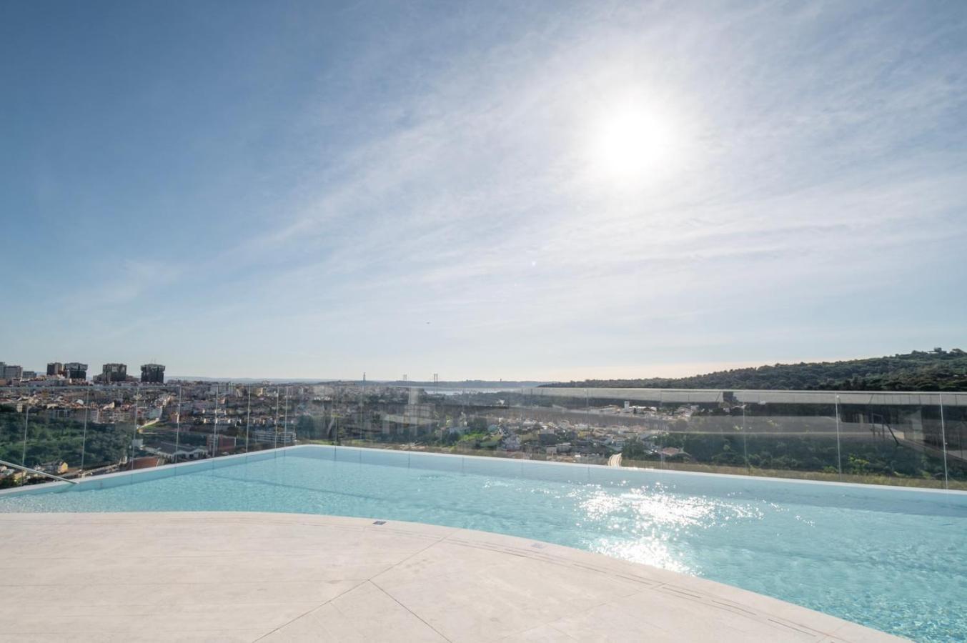Saudade - 1 Bedroom And Shared Pool In Campolide Apartment