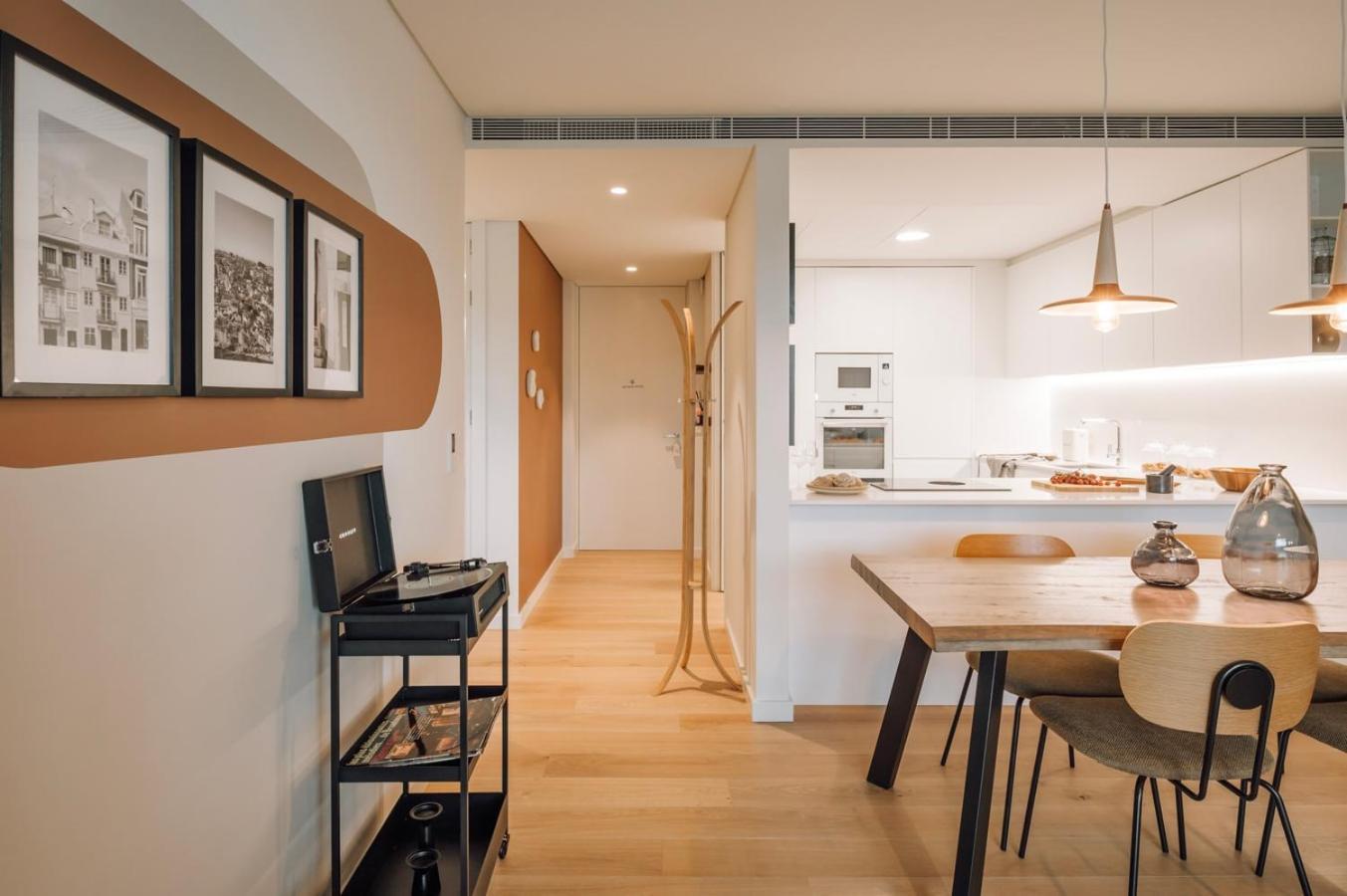 Saudade - 1 Bedroom And Shared Pool In Campolide Apartment *