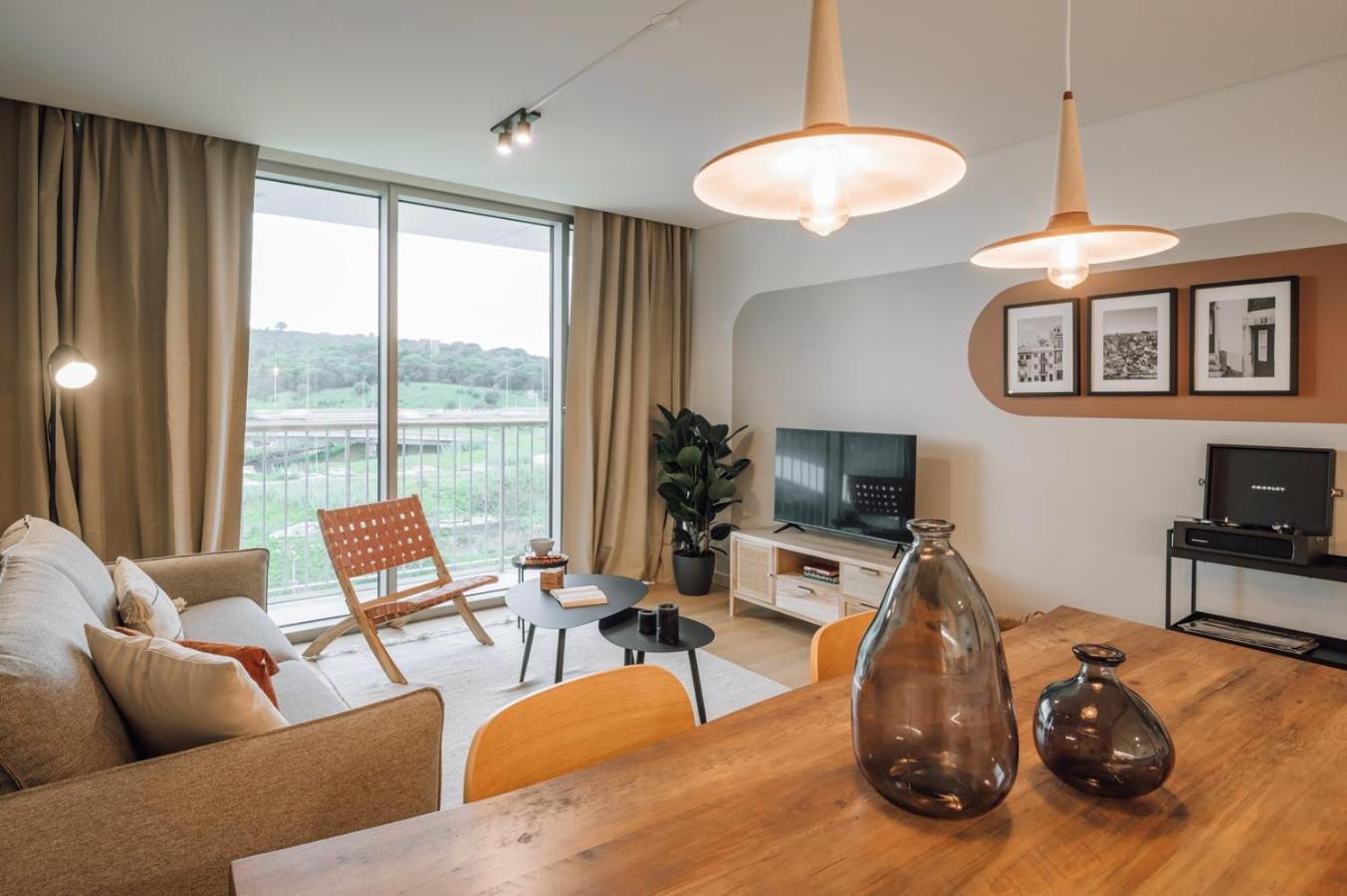 Saudade - 1 Bedroom And Shared Pool In Campolide Apartment *